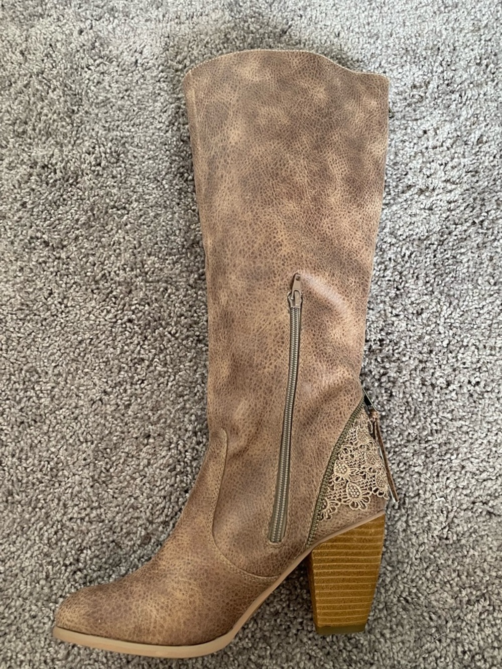 BOUTIQUE NOT RATED BOOTS WITH DETAIL size 8.5 - Picture 8 of 9